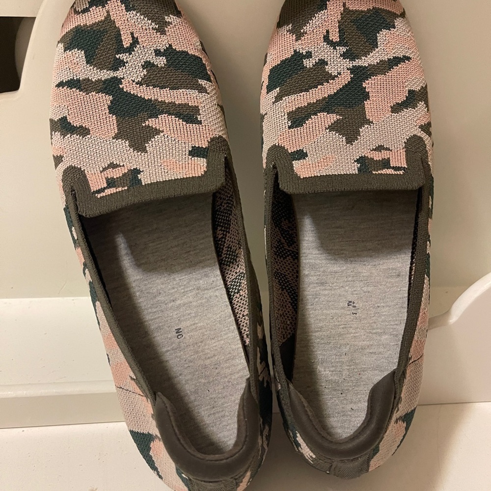 CLARKS Cloudstepper Carly Dream Flats, Pink .